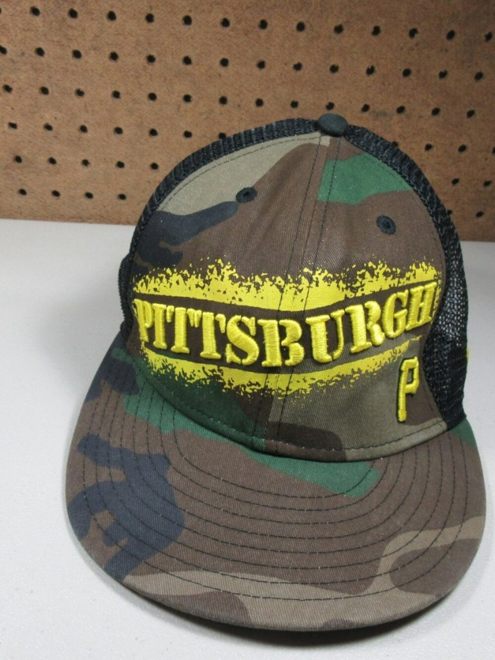 New Era mens Pittsburgh Pirates fitted camo mesh MLB hat 7 1/4